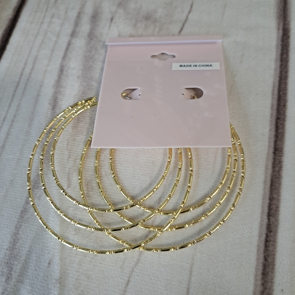 Daisy Fuentes Gold Tone Hoop Earrings - Picture 2 of 4